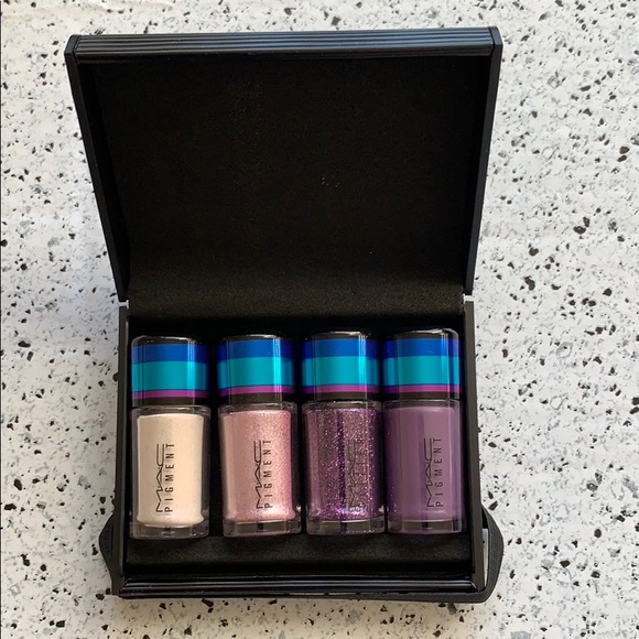 NWT MAC Cosmetics Purple Irresistibly Charming Gli - Picture 8 of 8